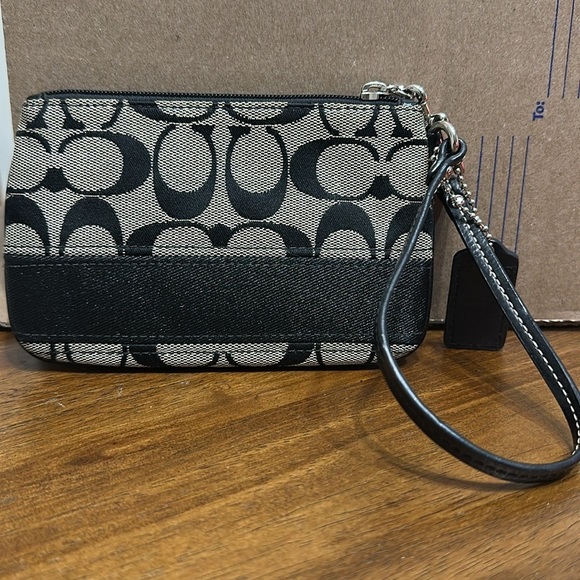 NWOT Coach Vintage Signature Wristlet Wallet Bag - Black/Gray - Picture 2 of 4